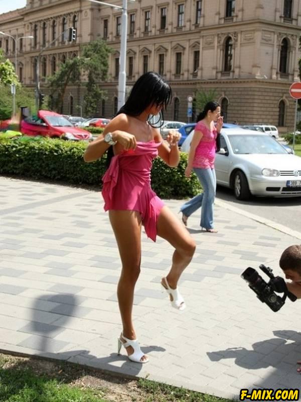 Ashley Bulgari (Эшли Булгари) позирует обнаженной в общественных местах 2